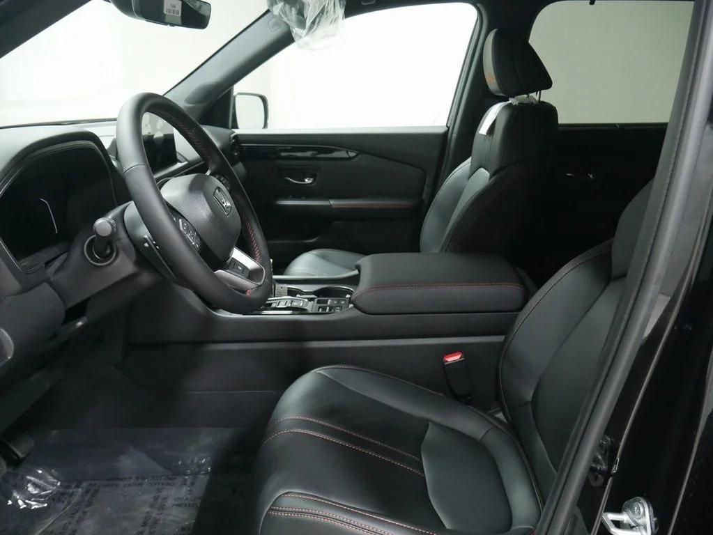 new 2025 Honda Pilot car, priced at $51,375