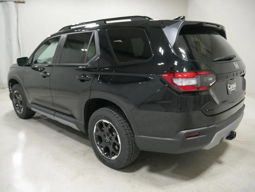 new 2025 Honda Pilot car, priced at $51,375