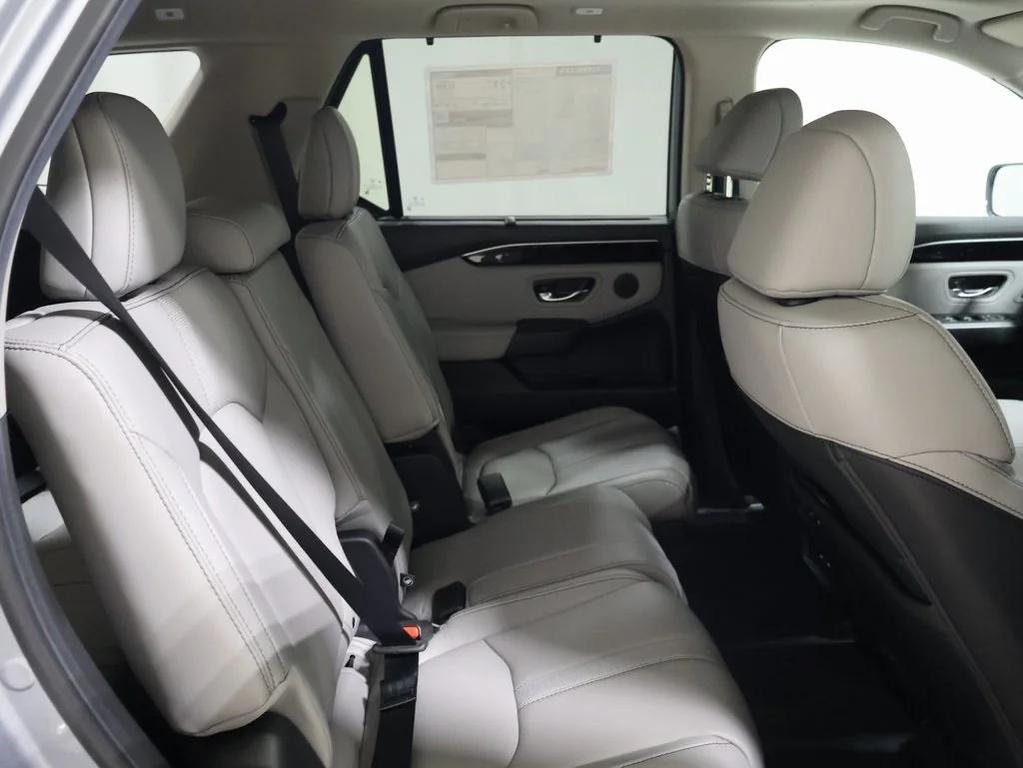 new 2025 Honda Pilot car, priced at $54,025