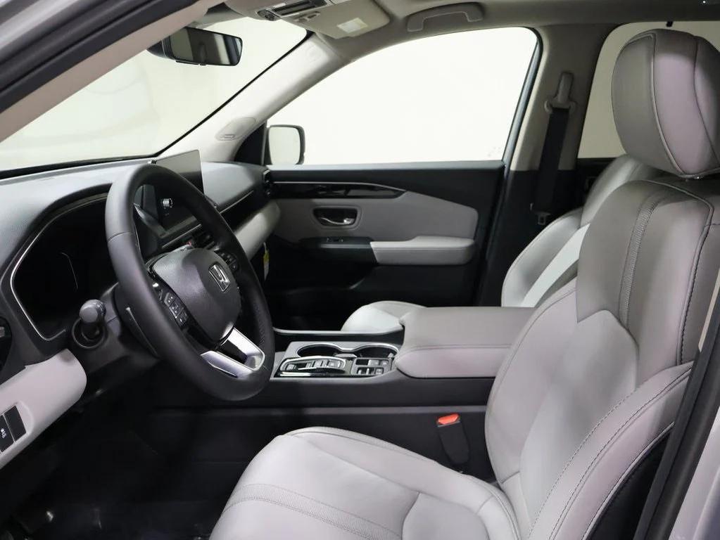 new 2025 Honda Pilot car, priced at $54,025