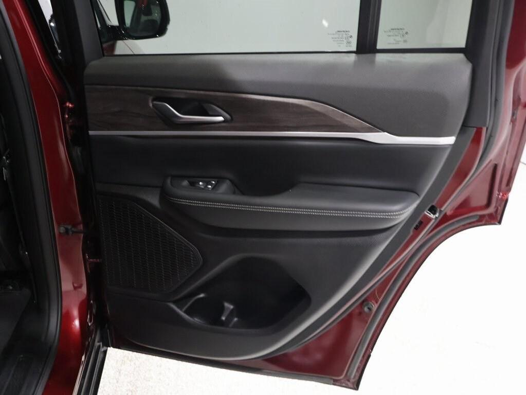 used 2023 Jeep Grand Cherokee car, priced at $29,900