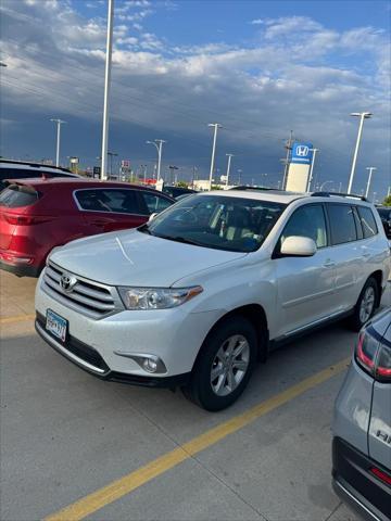 used 2013 Toyota Highlander car, priced at $12,200