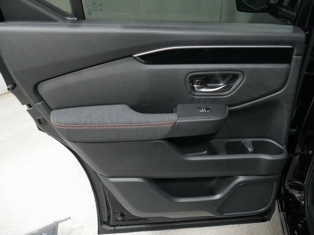 new 2025 Honda Pilot car, priced at $43,795