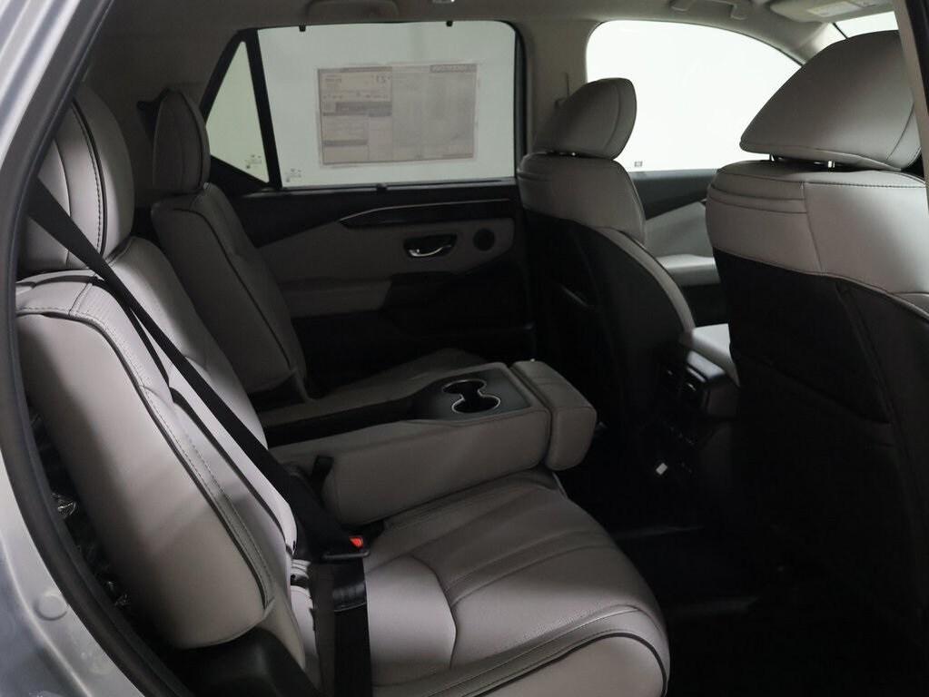 new 2025 Honda Pilot car, priced at $54,575