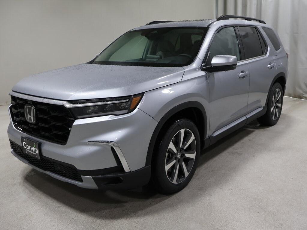 new 2025 Honda Pilot car, priced at $54,575