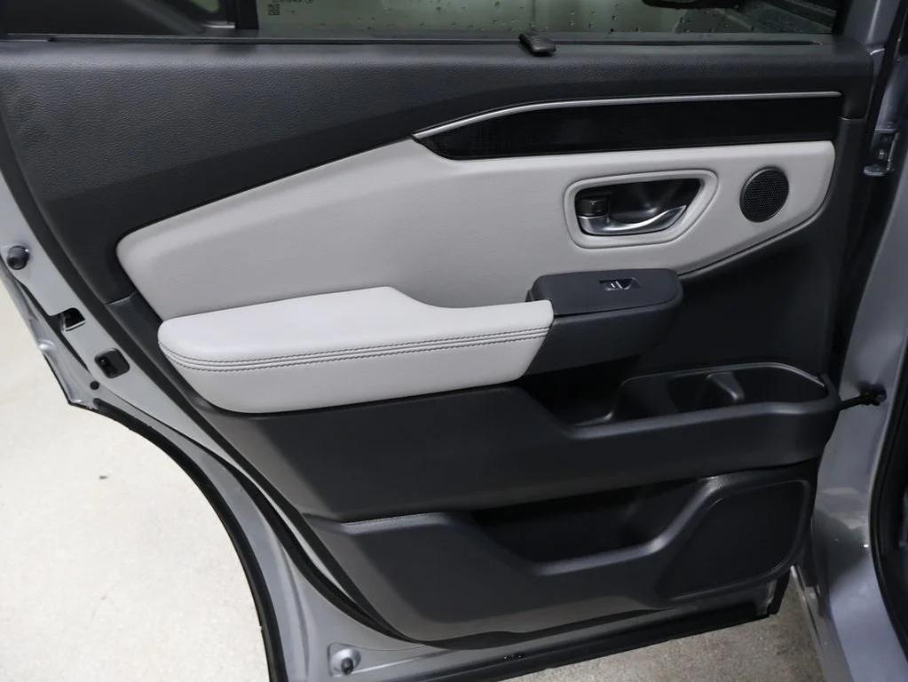 new 2025 Honda Pilot car, priced at $54,575