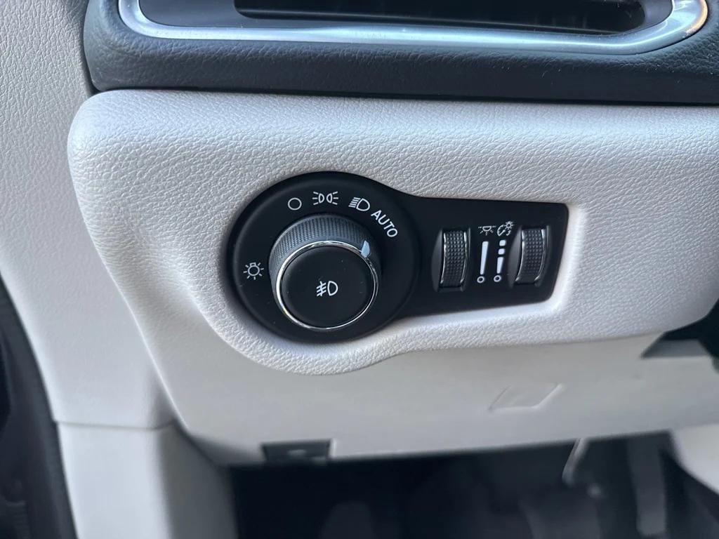 used 2018 Chrysler Pacifica car, priced at $19,500