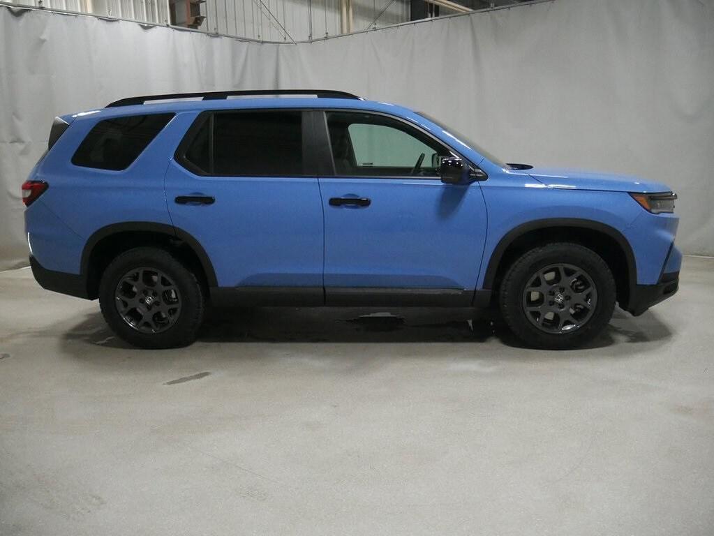 new 2025 Honda Pilot car, priced at $51,350
