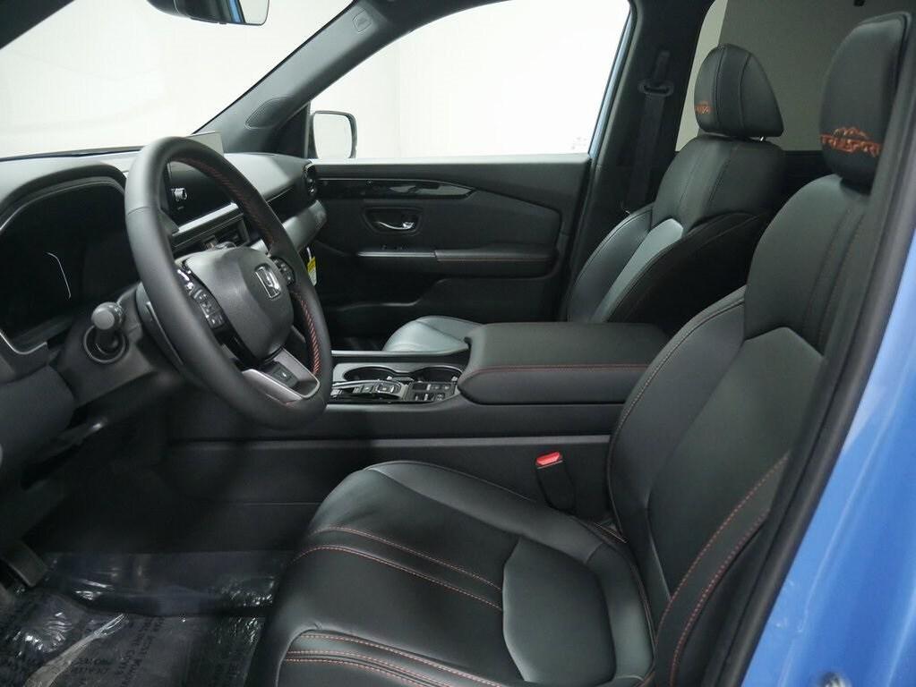 new 2025 Honda Pilot car, priced at $51,350