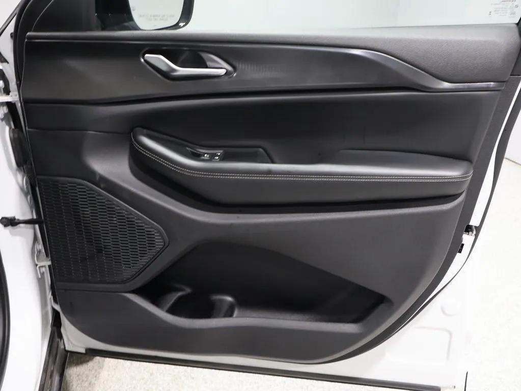 used 2023 Jeep Grand Cherokee car, priced at $27,500