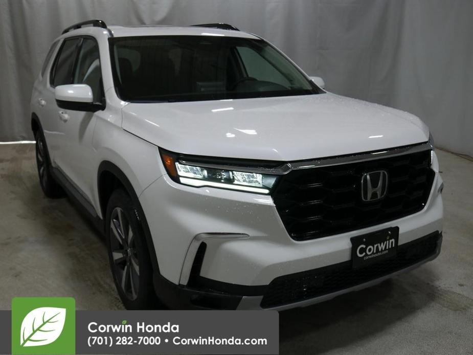 new 2025 Honda Pilot car, priced at $54,100