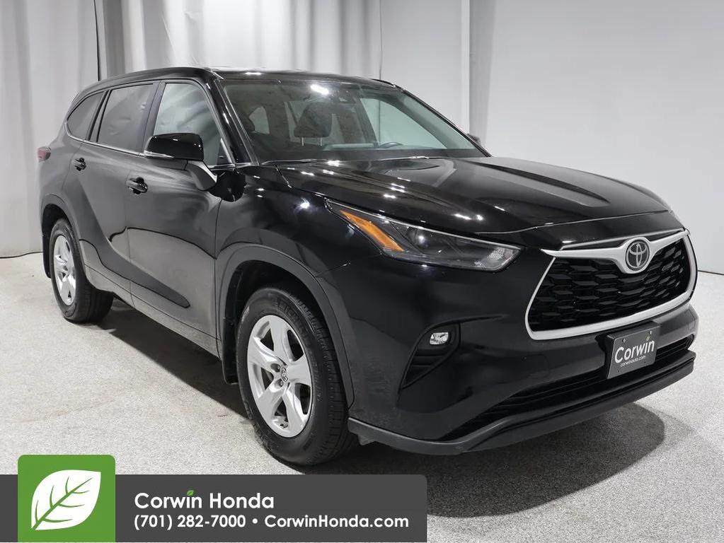 used 2022 Toyota Highlander Hybrid car, priced at $31,900