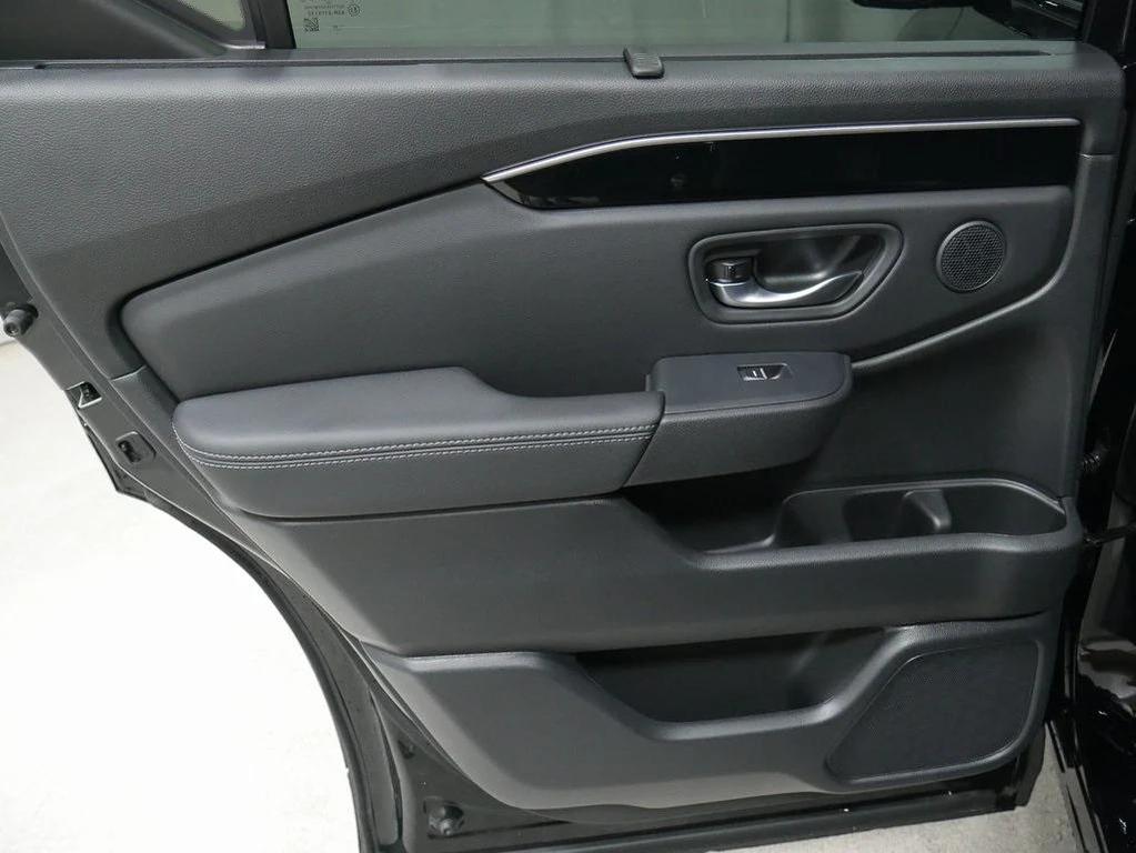 new 2025 Honda Pilot car, priced at $46,624