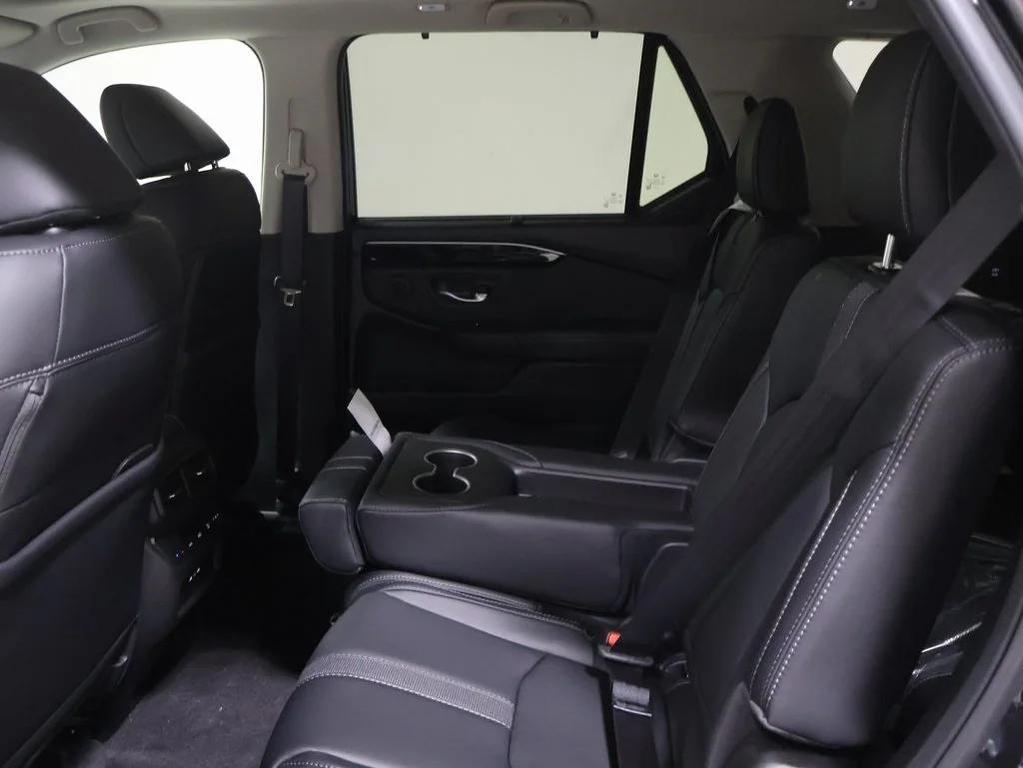 new 2025 Honda Pilot car, priced at $51,307