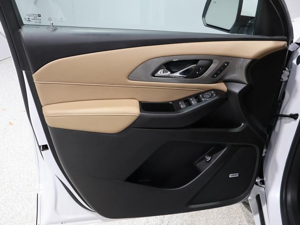 used 2023 Chevrolet Traverse car, priced at $39,000