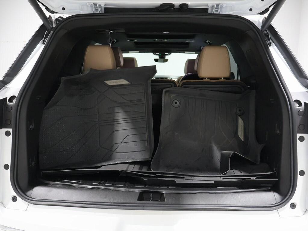 used 2023 Chevrolet Traverse car, priced at $39,000
