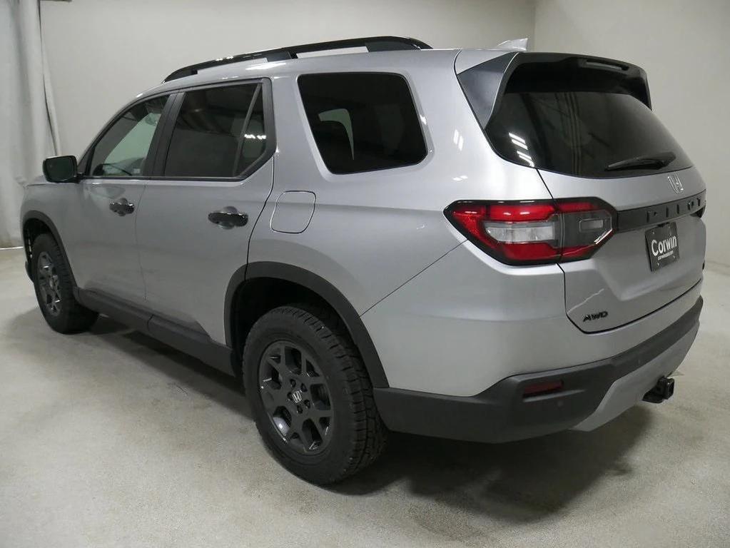 new 2025 Honda Pilot car, priced at $50,895