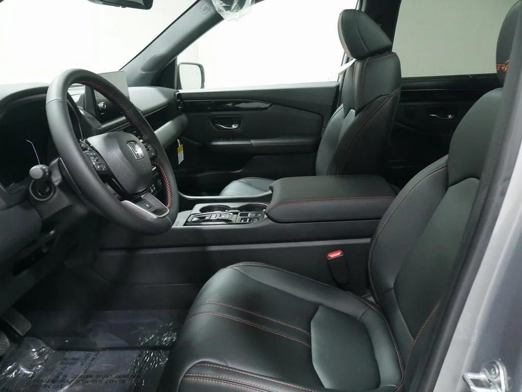 new 2025 Honda Pilot car, priced at $50,895