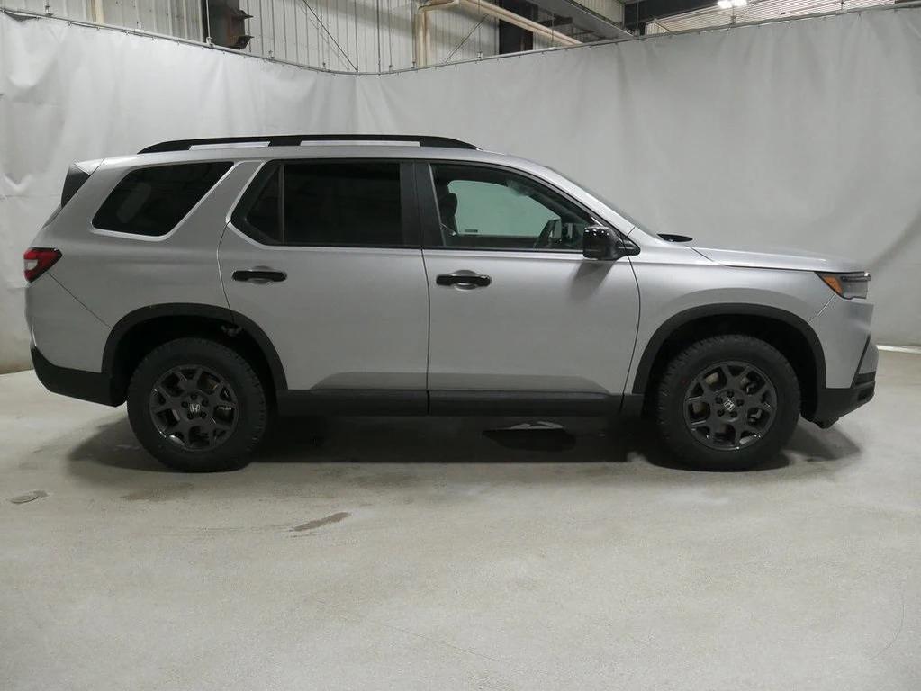 new 2025 Honda Pilot car, priced at $50,895