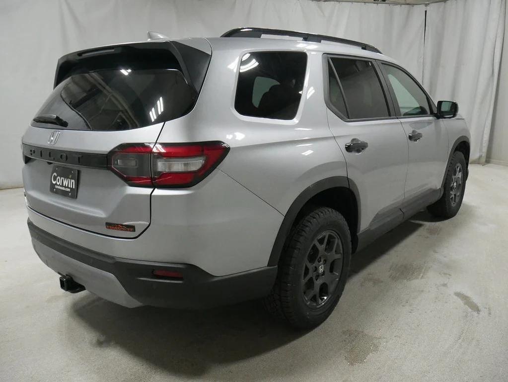 new 2025 Honda Pilot car, priced at $50,895