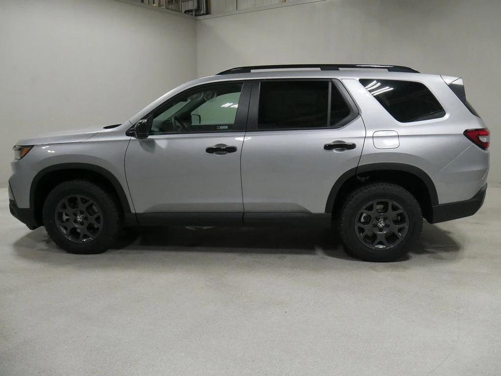 new 2025 Honda Pilot car, priced at $50,895