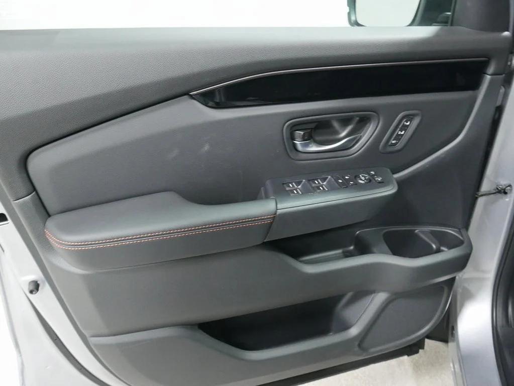 new 2025 Honda Pilot car, priced at $50,895