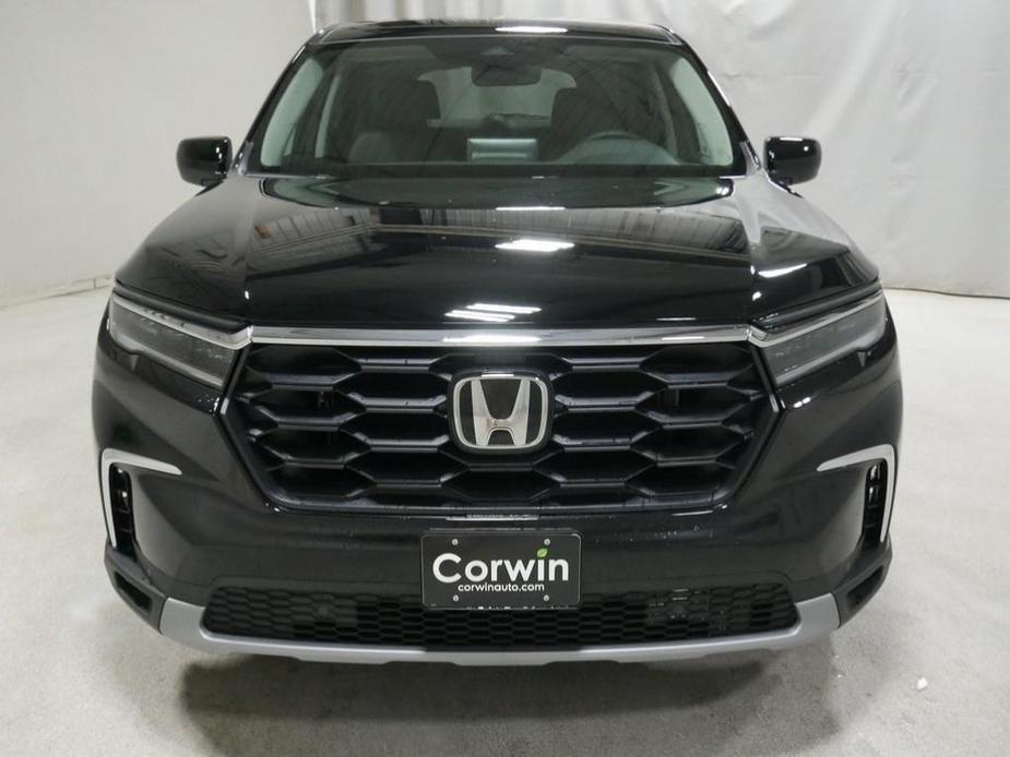 new 2025 Honda Pilot car, priced at $44,595