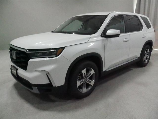 new 2025 Honda Pilot car, priced at $45,405
