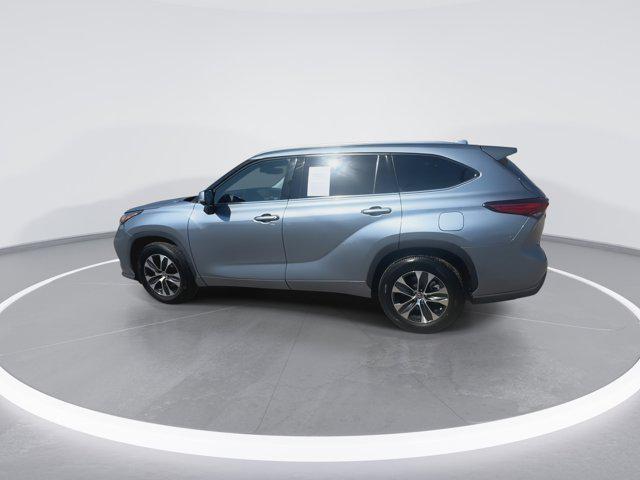 used 2020 Toyota Highlander car, priced at $28,803