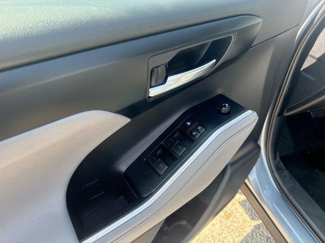 used 2020 Toyota Highlander car, priced at $28,803