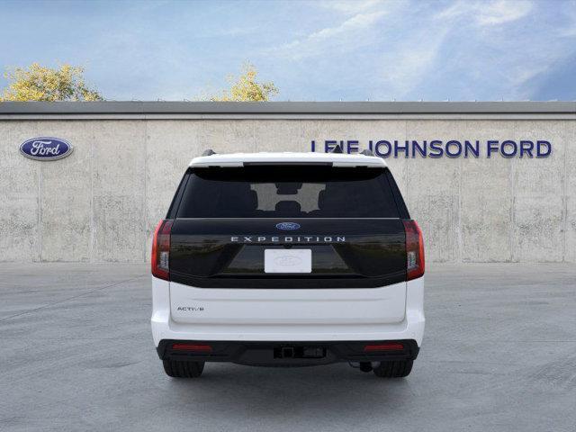 new 2025 Ford Expedition car, priced at $72,345
