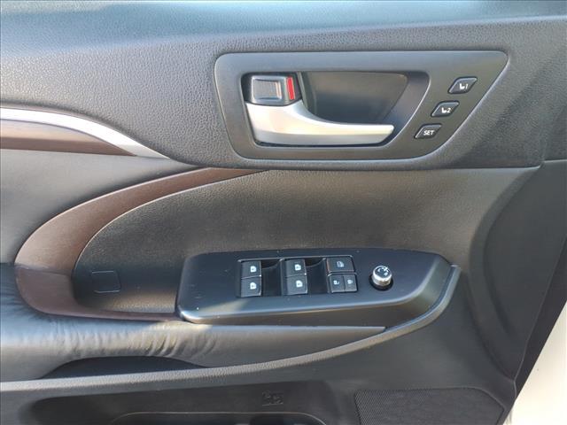 used 2015 Toyota Highlander car, priced at $18,995