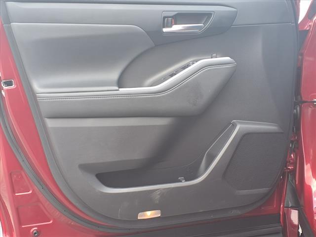 used 2022 Toyota Highlander car, priced at $35,995