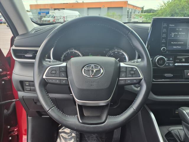 used 2022 Toyota Highlander car, priced at $35,995