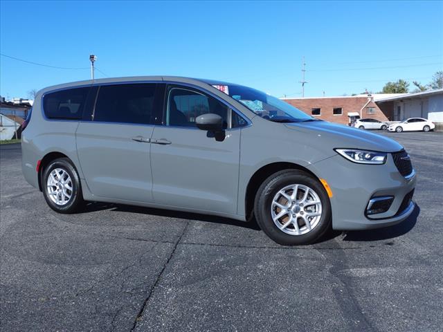 used 2023 Chrysler Pacifica car, priced at $28,995