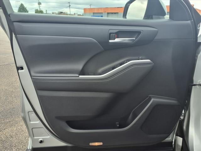 used 2023 Toyota Highlander car