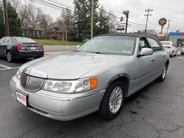 used 1998 Lincoln Town Car car, priced at $4,899