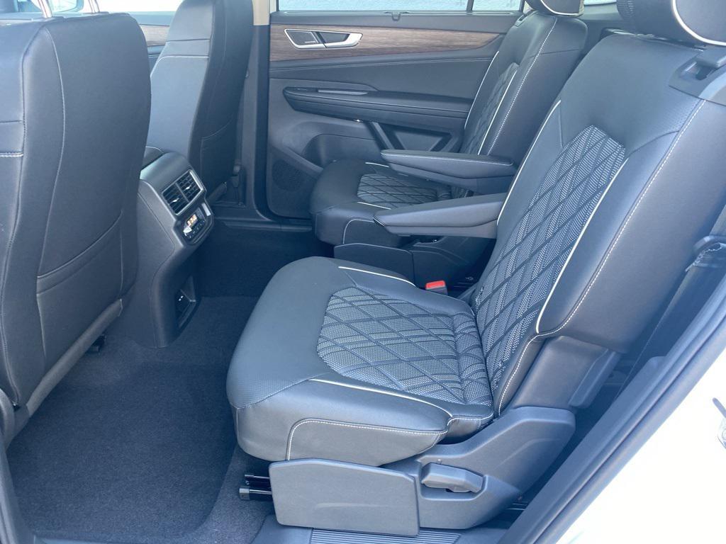 new 2025 Volkswagen Atlas car, priced at $57,799