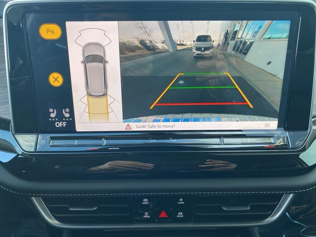 new 2025 Volkswagen Atlas car, priced at $49,228