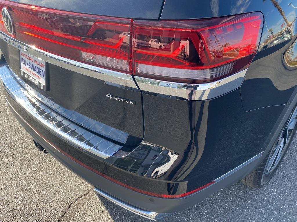 new 2025 Volkswagen Atlas car, priced at $49,228