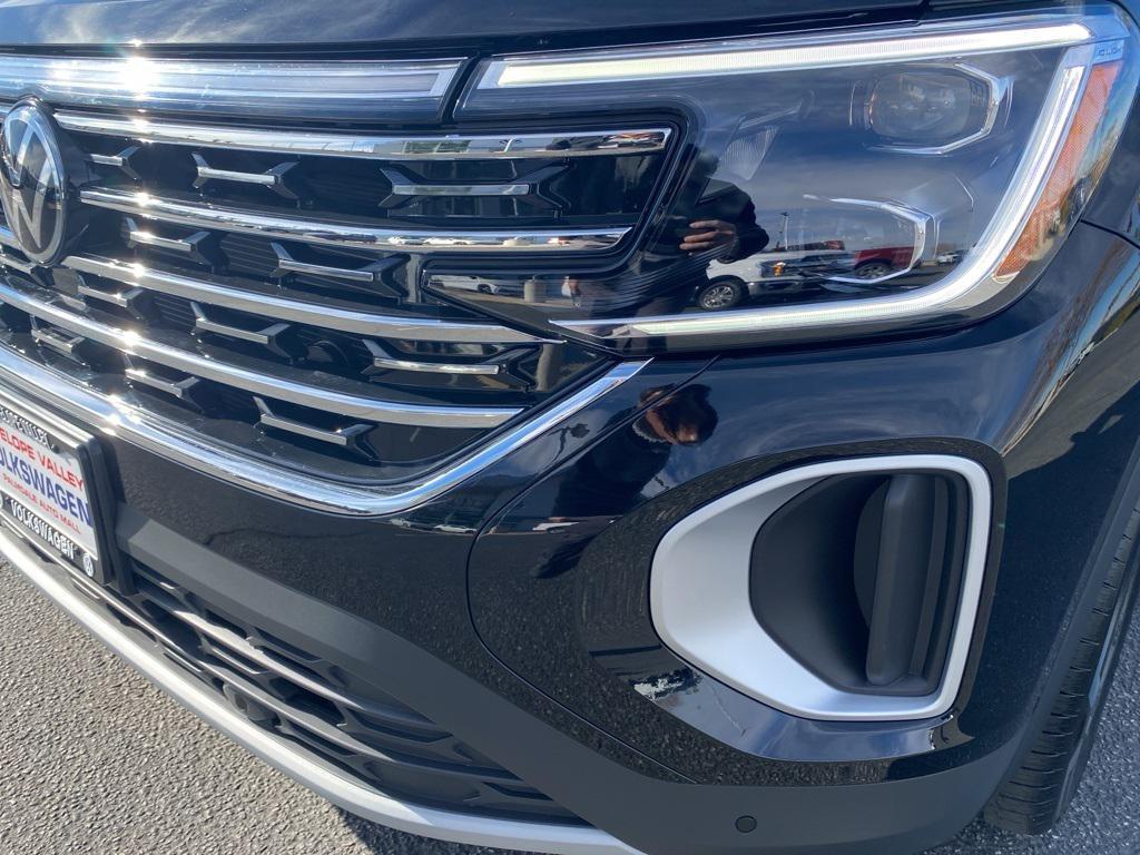 new 2025 Volkswagen Atlas car, priced at $49,228