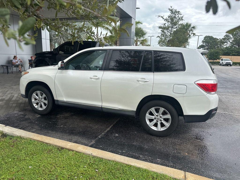 used 2013 Toyota Highlander car, priced at $10,998