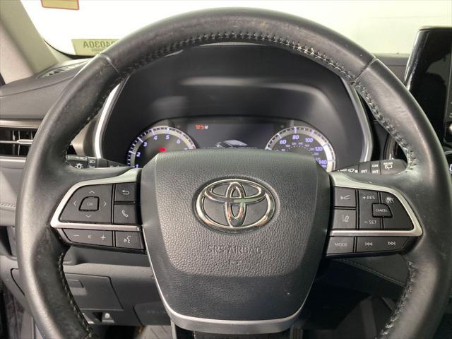 used 2022 Toyota Highlander car, priced at $32,989