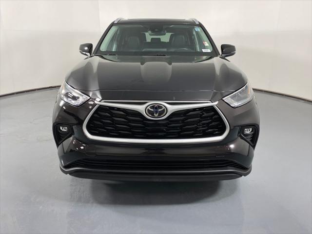 used 2022 Toyota Highlander car, priced at $32,989