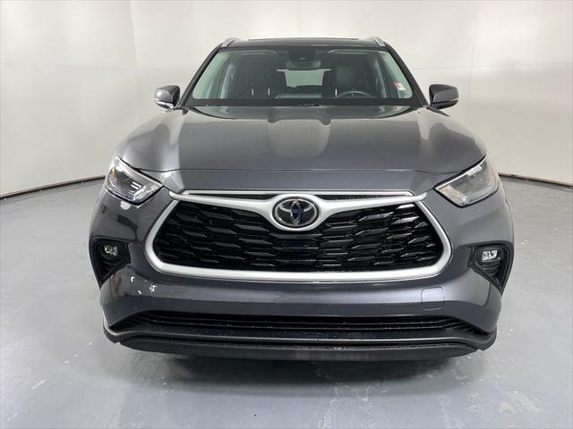used 2023 Toyota Highlander car, priced at $34,998