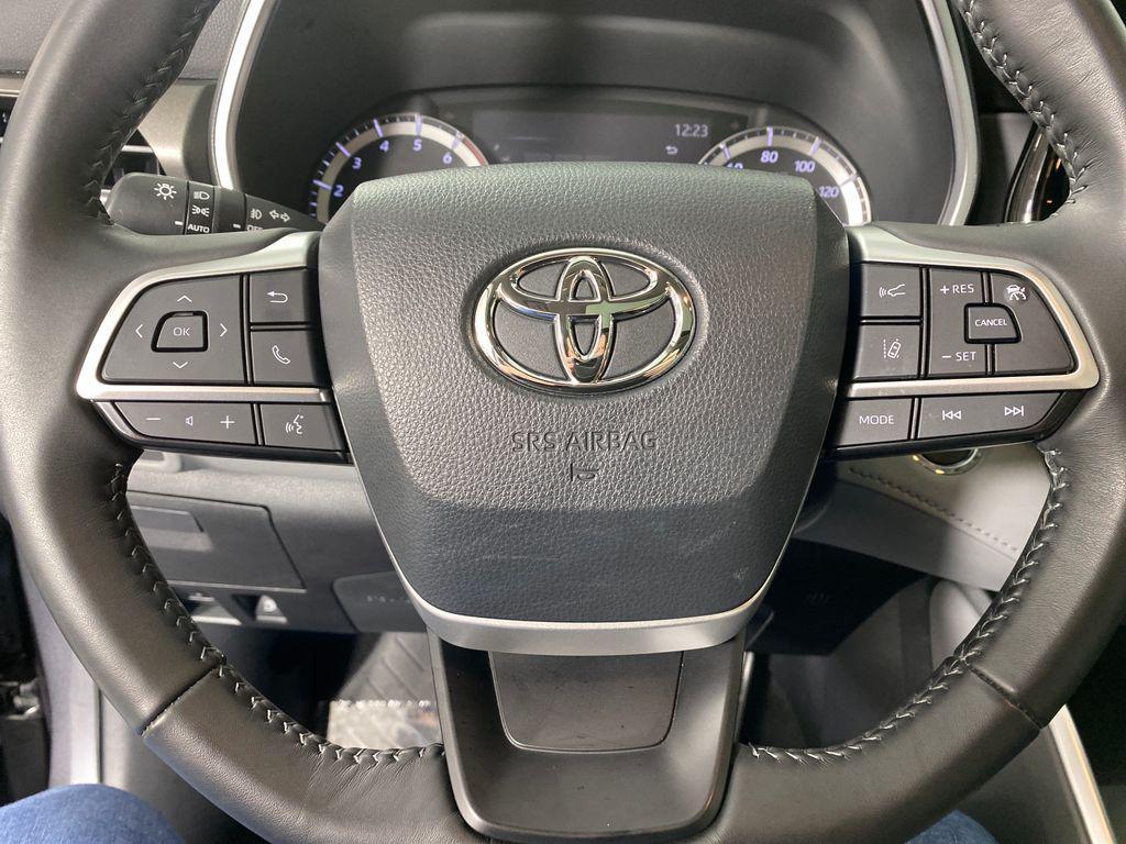 used 2023 Toyota Highlander car, priced at $35,998