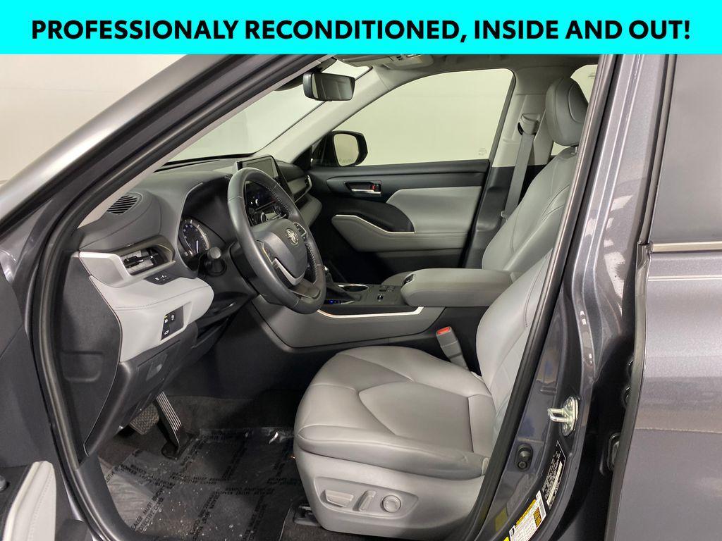 used 2023 Toyota Highlander car, priced at $35,998