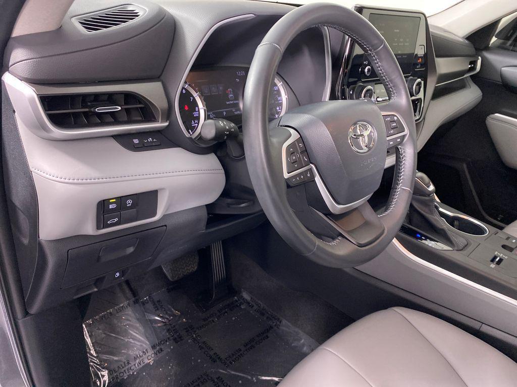 used 2023 Toyota Highlander car, priced at $35,998