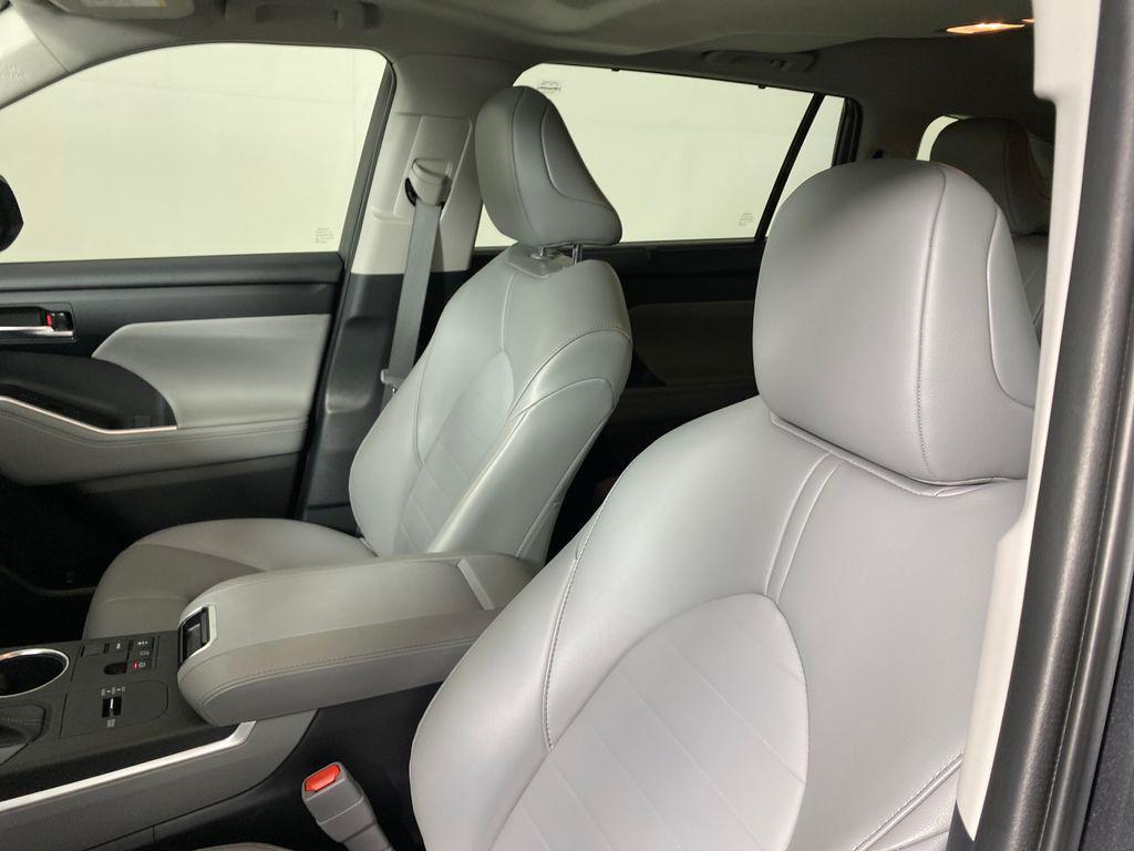 used 2023 Toyota Highlander car, priced at $35,998