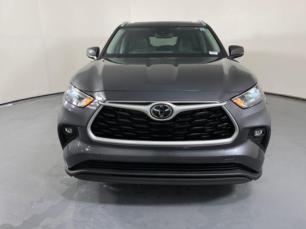 used 2023 Toyota Highlander car, priced at $35,998